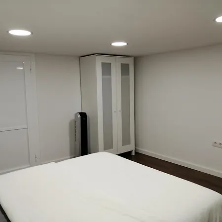 דירה Bioma Imperial Minimalist Loft